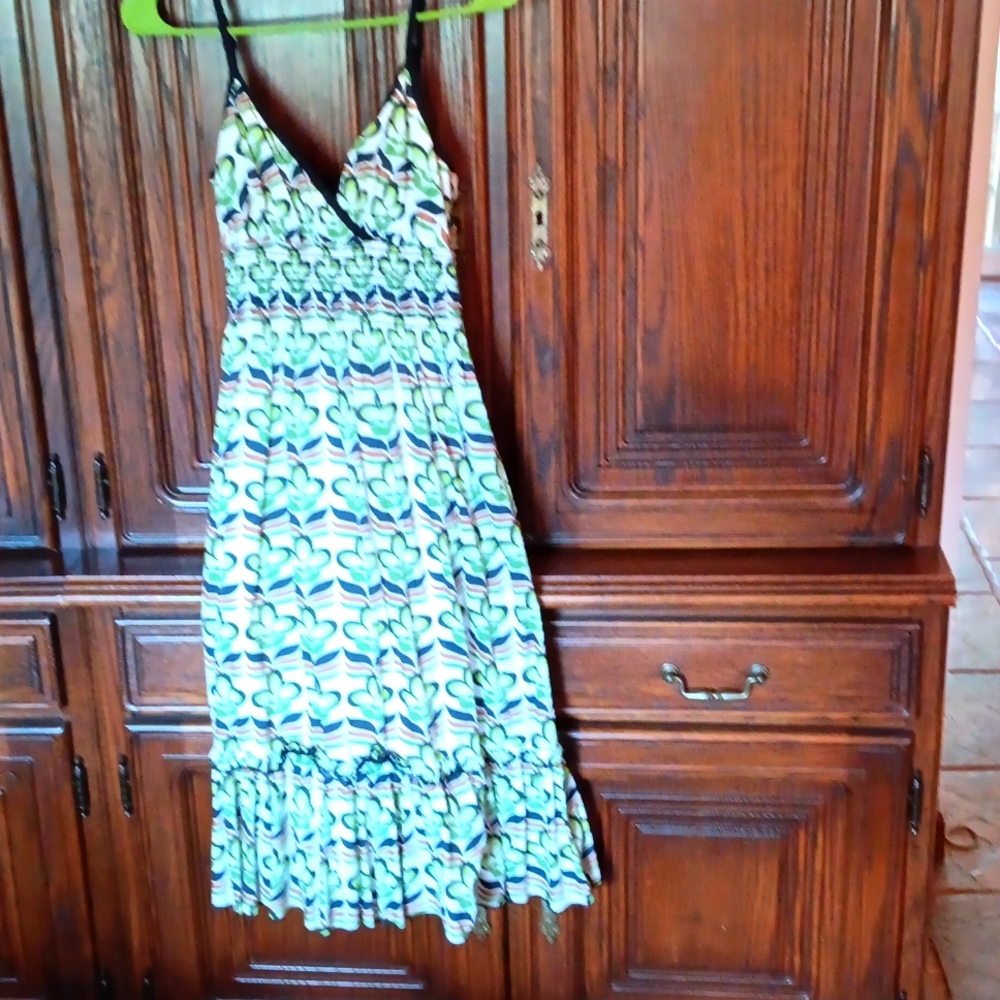 Bisou Bisou summer dress. Green/tan print Size 6